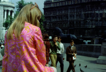 Blumenmode Trafalgar Square London 1968 © Holger Rüdel