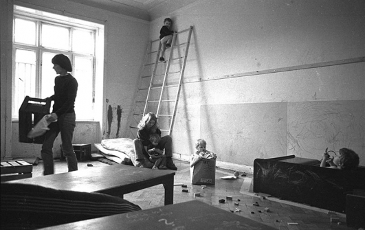 Antiautoritäre Erziehung in einem Kinderladen in Kiel 1970 © Holger Rüdel