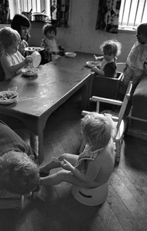 Antiautoritäre Erziehung in einem Kinderladen in Kiel 1970 © Holger Rüdel
