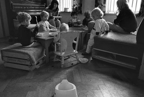 Antiautoritäre Erziehung in einem Kinderladen in Kiel 1970 © Holger Rüdel