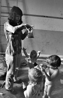 Antiautoritäre Erziehung in einem Kinderladen in Kiel 1970 © Holger Rüdel