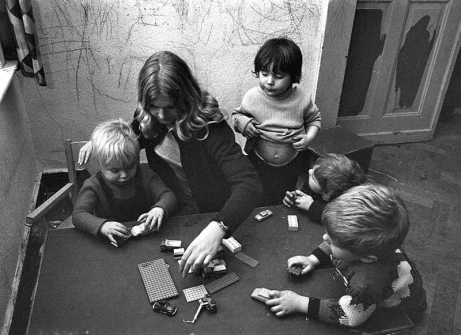 Antiautoritäre Erziehung in einem Kinderladen in Kiel 1970 © Holger Rüdel