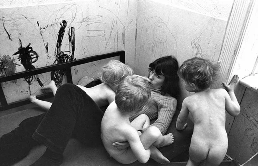 Antiautoritäre Erziehung in einem Kinderladen in Kiel 1970 © Holger Rüdel