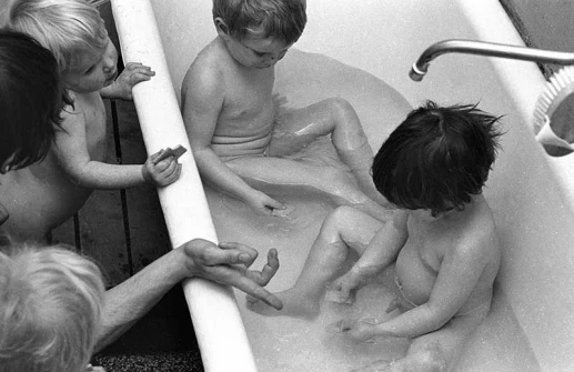 Antiautoritäre Erziehung in einem Kinderladen in Kiel 1970 © Holger Rüdel