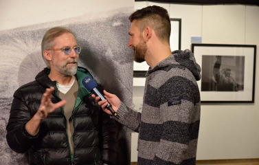 Ragnar Axelsson (RAX) im Interview mit dem NDR © Holger Rüdel