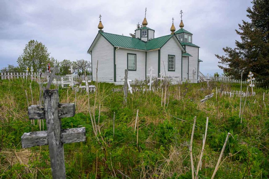 Russisch-orthodoxe Kirche und Friedhof in Ninilchik, Alaska, Kenai Peninsula.