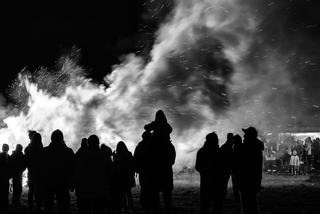 Biikebrennen in Bordelum beim Fernmeldeturm auf dem Stollberg.