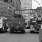 Am 19.5.1972 explodierten im Axel-Springer-Hochhaus in Hamburg mehrere Sprengsätze. Das Attentat war Teil einer Serie von Anschlägen der "Rote Armee Fraktion" (RAF) im "blutigen Mai" 1972. Das Foto entstand im Auftrag der Zeitschrift "Konkret".