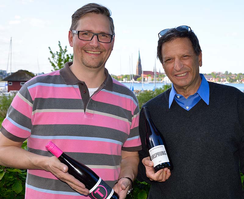 David Doubilet trifft die Veranstalter des Schleswiger Weinfestes 2014 © Holger Rüdel