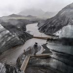 Exkursion zur Eishöhle am Vulkan Katla in Island bei Sturm und peitschendem Regen. Die robuste Nikon Z 7 widerstand der extremen Witterung.