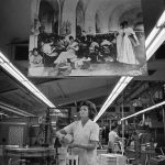 Frauen in einer Produktionshalle der Zigarettenfabrik Reemtma in Hamburg-Bahrenfeld 1972