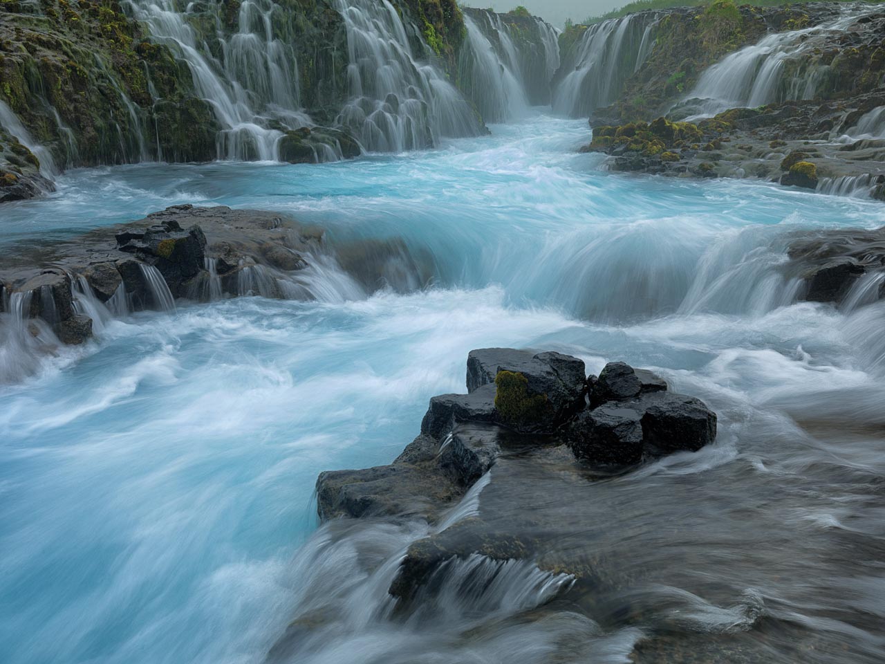 Der Brúarfoss (dt. „Brückenwasserfall“) ist ein Wasserfall im Süden von Island. Die Brúará stürzt hier in zwei Stufen um zusammen 5 Meter in die Tiefe.