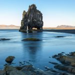 Hvítserkur ist ein Basaltfelsen an der Ostküste der Halbinsel Vatnsnes im Nordwesten von Island.