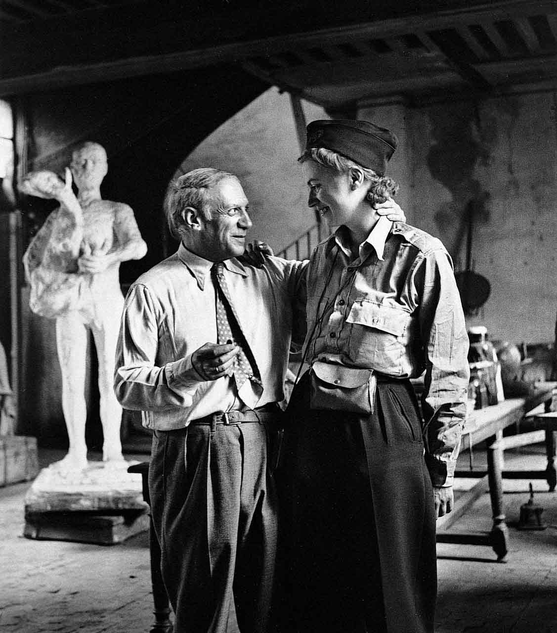 Lee Miller, Picasso and Lee Miller in his studio, Paris, 1944. © Lee Miller Archives England 2022