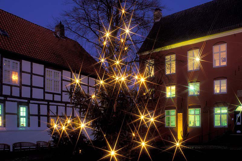 Stadtmuseum Schleswig mit Weihnachtsbaum © Holger Rüdel