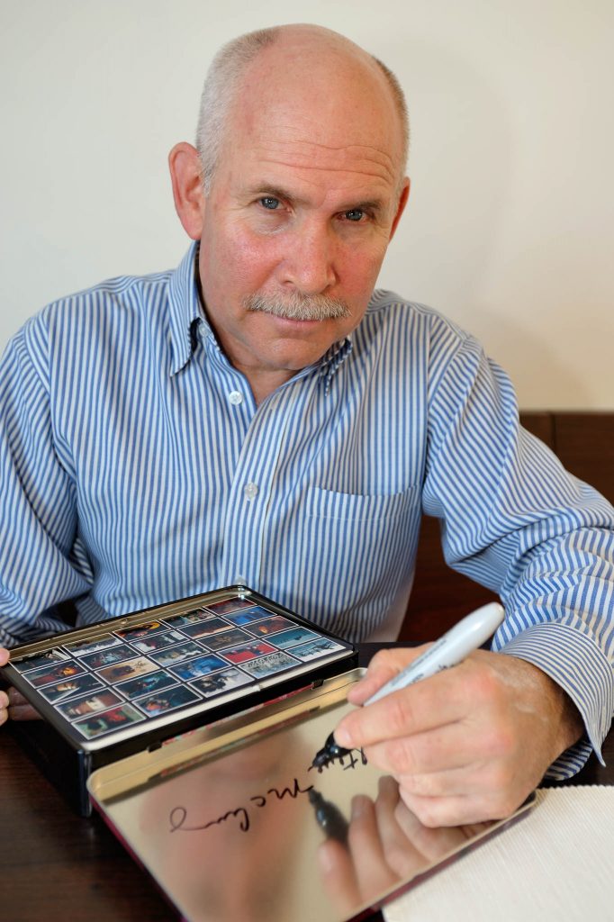 Steve McCurry bei einer Signierstunde im Februar 2009 nach der Eröffnung seiner weltweit ersten Retrospektive im Stadtmusuem Schleswig.